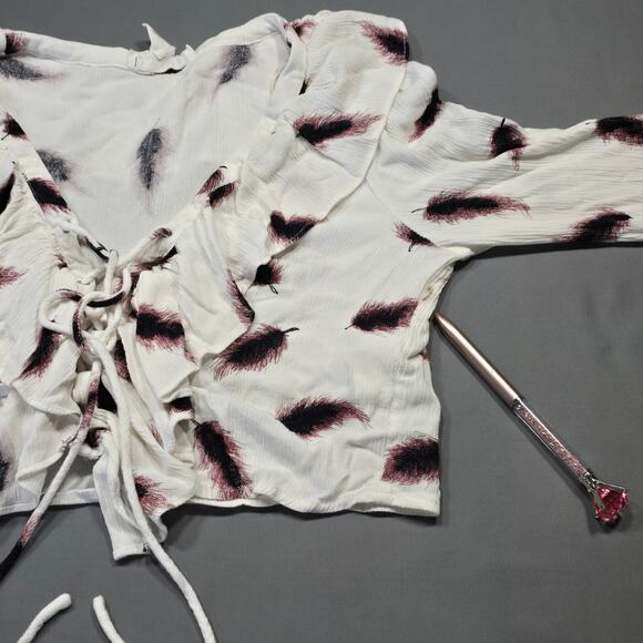 Forever 21 White Crop Top Ruffled V-Neck Long Sleeves Shirt Lightweight Womens S - Picture 6 of 10